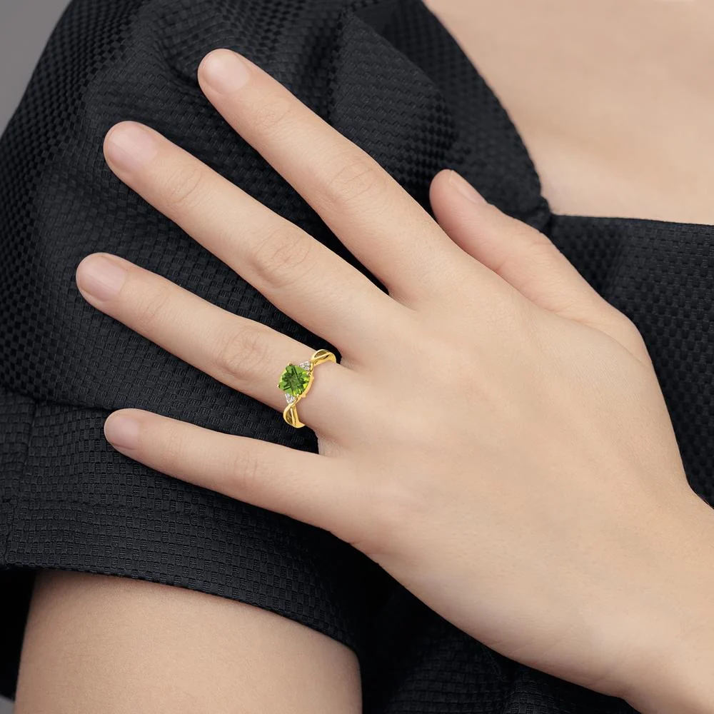 14K Yellow Gold Checkerboard Peridot Ring with Round Diamond Accents - 1.89 Carat Peridot Weight, 0.01 Carat Total Diamond Weight - Size 7 by Oro Pregiato - Image 3