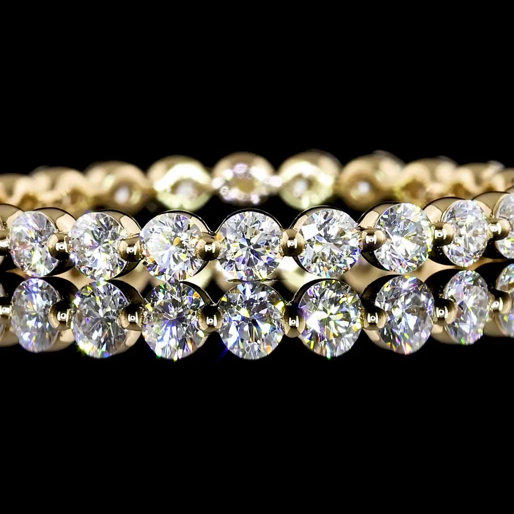 18K Yellow Gold Eternity Band with 26 Round Brilliant Cut Lab Diamonds - 0.85 Carat Total Weight - Covaloro Fine Jewelry - Image 3