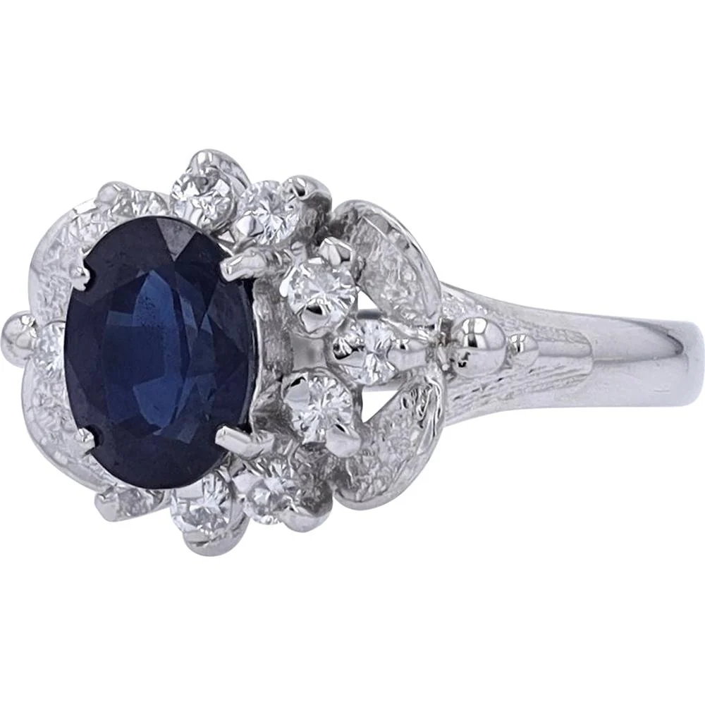 Platinum 1.81 Carat Oval Sapphire Ring with 0.30 Carats Diamond Halo - Image 2