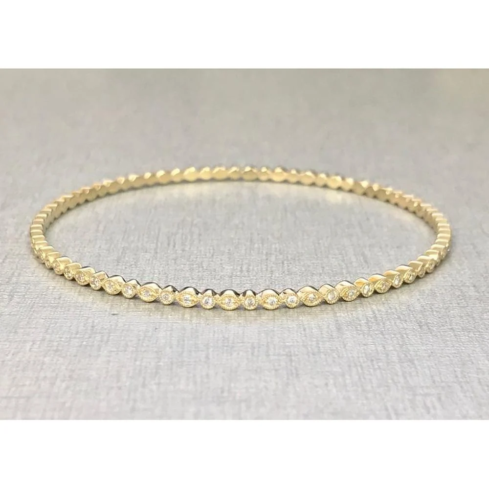 Roman & Jules - 14K Yellow Gold Bangle with 0.34 Carat Round Diamonds in Mixed Setting