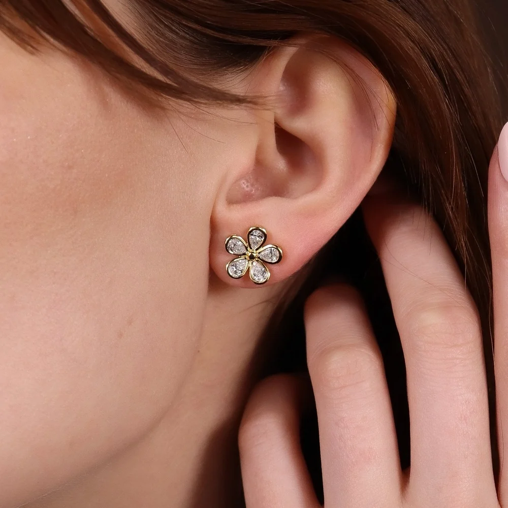 Ruchi New York - Bloom Diamond Floral Stud Earrings in 18K Yellow Gold - Image 2
